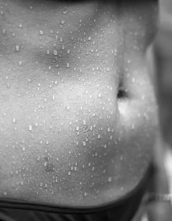 Femme-Ventre-gouttelette