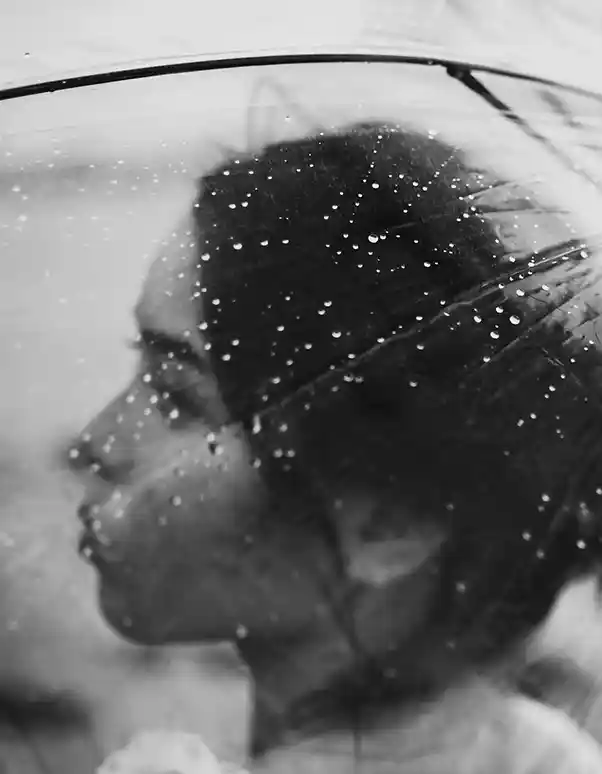 Femme-profil-parapluie